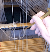 Threading the loom ergonomically