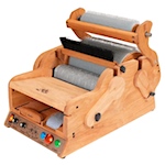 Electric carder with auto clean