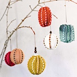 Easy crochet Christmas ornament baubles with beads