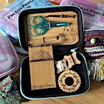 No-sew pouch weaving looms
